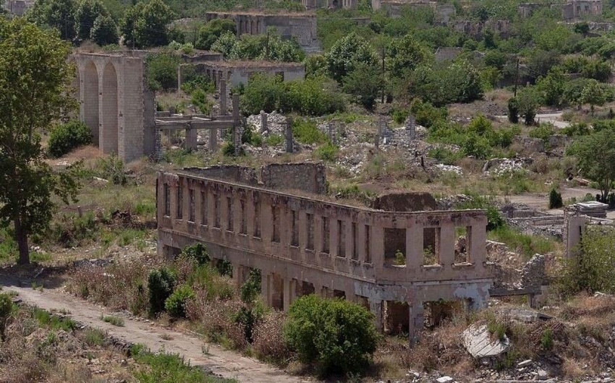 Houses of Armenians living in Lachin plundered by their compatriots