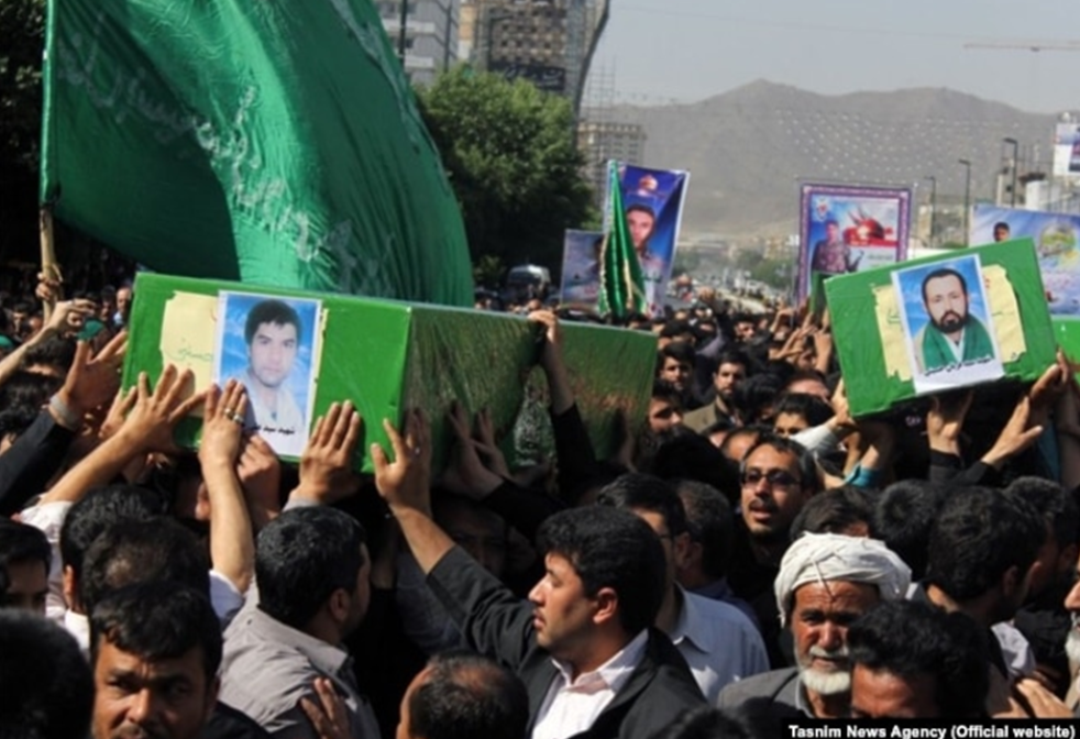 İranın Məşhəd şəhərində Suriyada döyüşlərdə həlak olan 4 əfqan muzdlunun dəfn mərasimi