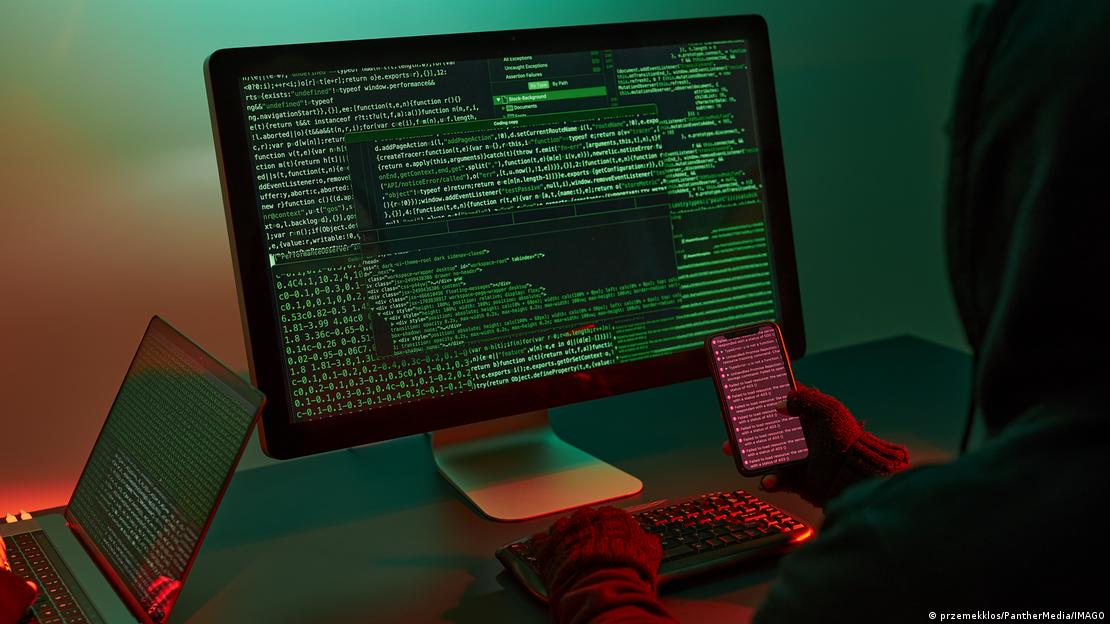 Yapay zeka, kötü amaçlı yazılımlar üretmek veya siber saldırıların bazı aşamalarını otomatikleştirmek için de kullanılabiliyor