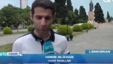 Replə dərs deyən müəllimin maaşla bağlı paylaşımını araşdırdıq