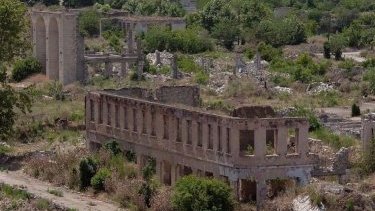 Дома проживающих в Лачине армян разграблены их соотечественниками