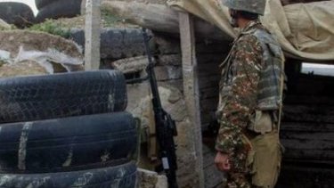 Döyüşməmək üçün bir-birini güllələyən əsgərlər, intihar, azsaylıların incidilməsi