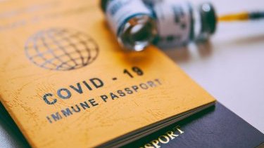 İnsan haqları pozulurmu: Qərbdə vaksin pasportu olmayanlara qarşı hansı məhdudiyyətlər var?