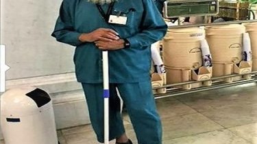 Məkkədəki Əl-Həram məscidində təmizlik işləri görən milyonçu