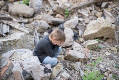 Dağıntılar üzərində ağlayan uşağın fotosunun da Türkiyədəki zəlzələyə aidiyyatı yoxdur