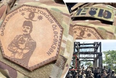 Azerbaycan askerlerinin saha üniformasında Enver Paşa'nın fotoğrafının yer aldığı peç ile ilgili resimler sahte mi?!